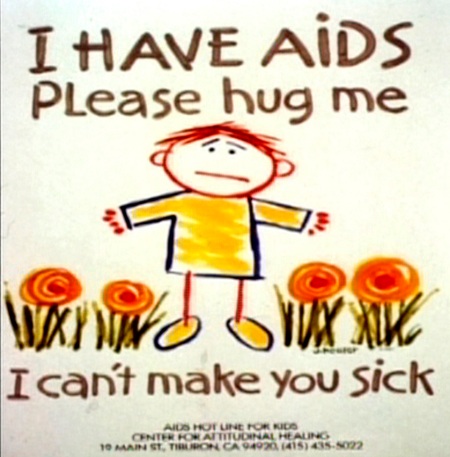 Un abrazo, un beso o dar la mano, no transmite el VIH